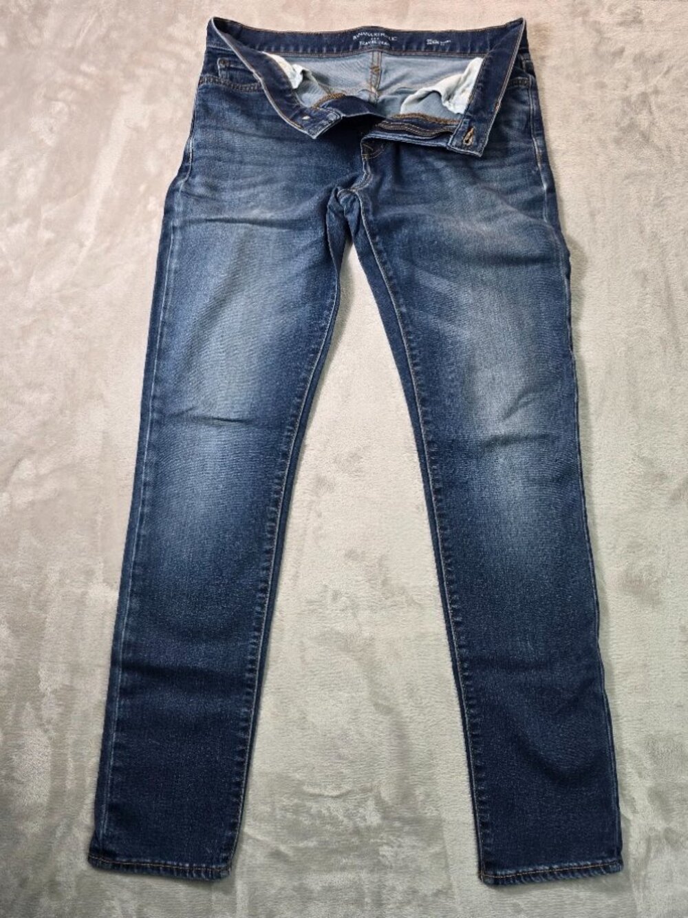 Deep indigo 32x34 Banana Republic Traveler Jeans